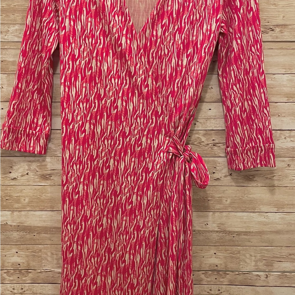 Diane Von Furstenberg New Julian Two wrap dress 100% silk. Hot Pink white Size 6 - Picture 4 of 15